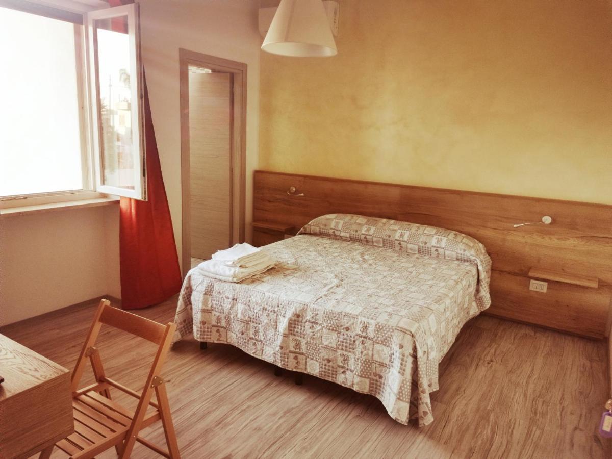 Via Alessandria Hotel Racale Kültér fotó