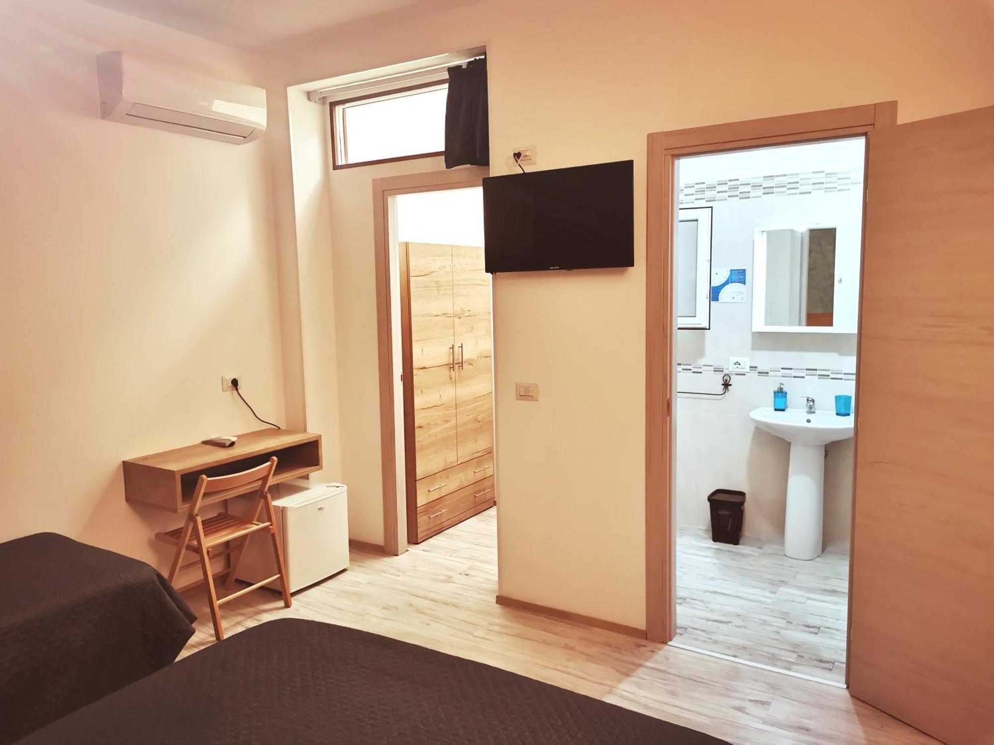 Via Alessandria Hotel Racale Szoba fotó